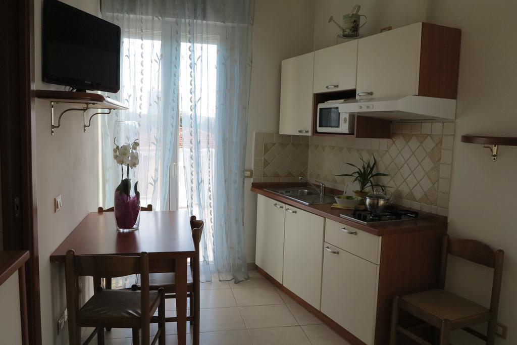 Residence La Villetta Римини Экстерьер фото
