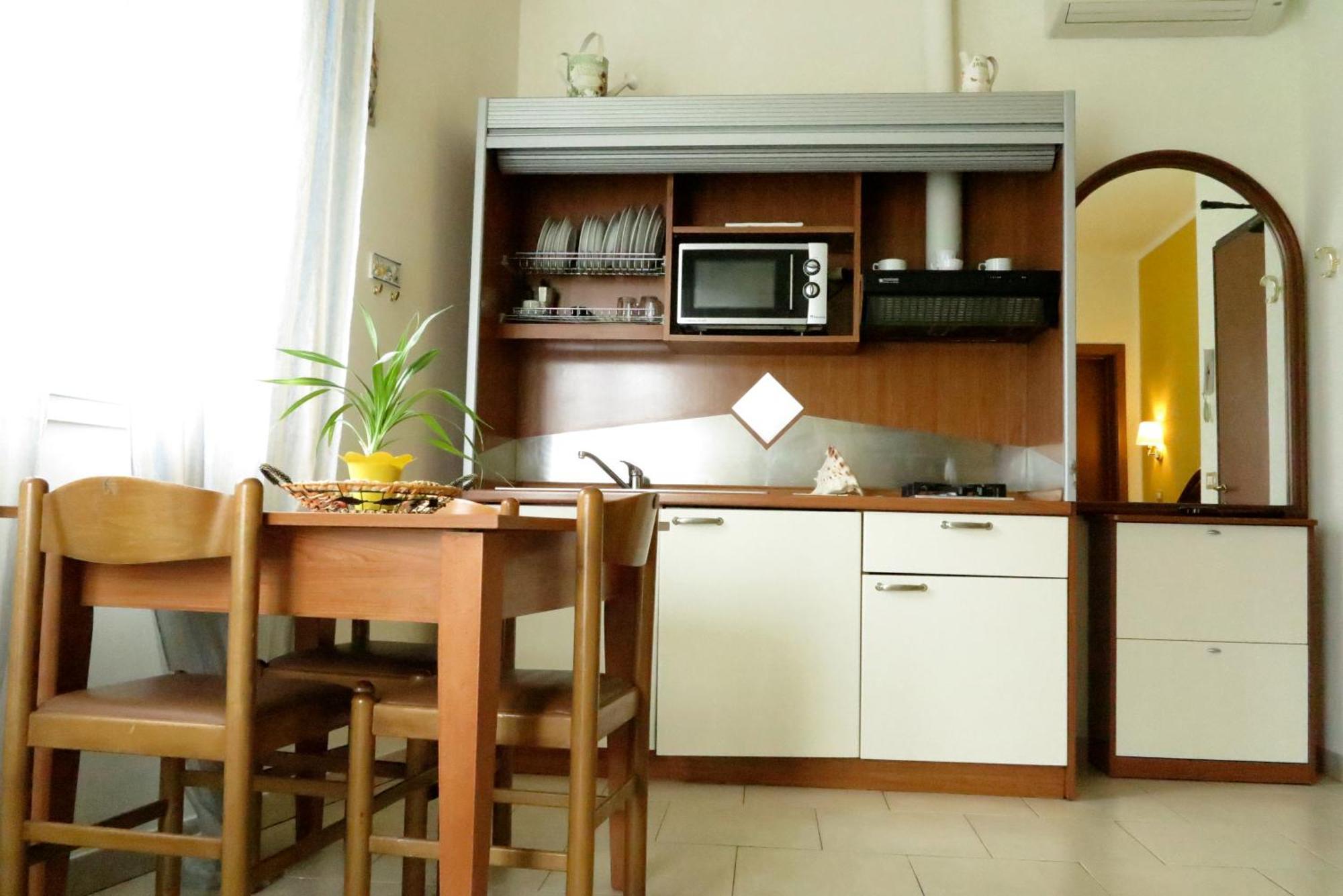 Residence La Villetta Римини Экстерьер фото