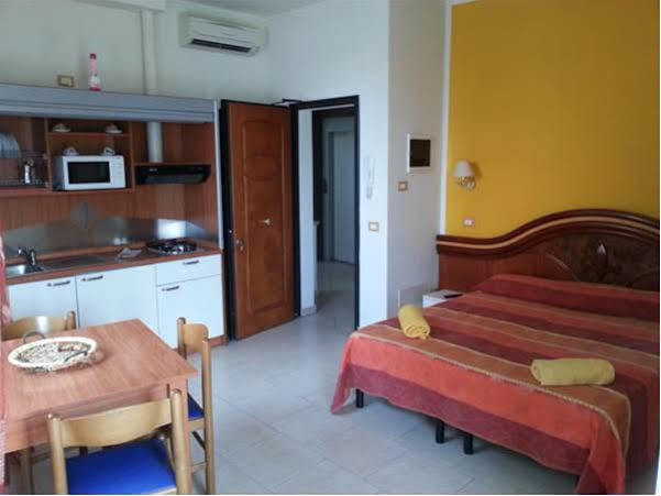 Residence La Villetta Римини Экстерьер фото