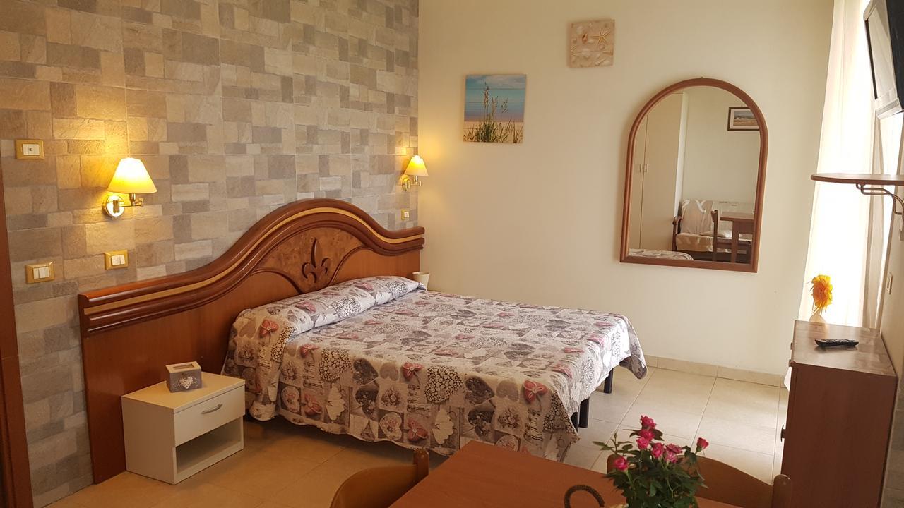 Residence La Villetta Римини Экстерьер фото